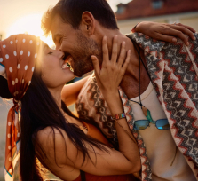 Πες το μου ξανά! Tα 4 ζώδια που «μαραζώνουν» χωρίς τη συνεχή επιβεβαίωση του συντρόφου τους.