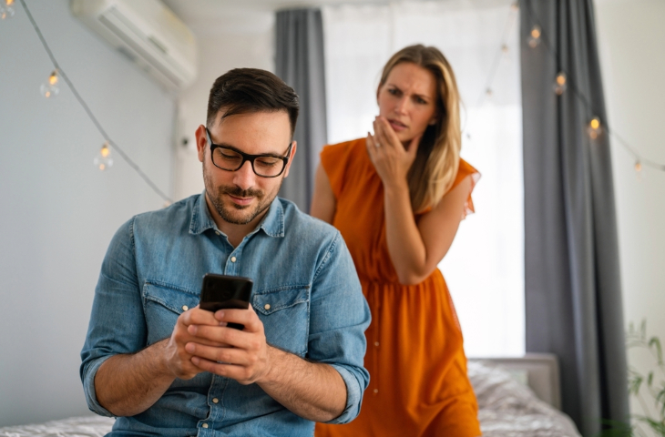 Το ηφαίστειο που δεν εκρήγνυται: Δες ποια 4 ζώδια πνίγουν τη ζήλια τους στη σιωπή.